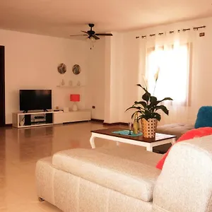 https://large-apartment-on-golf-course.in-canary-islands.com